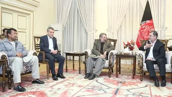دفتر معاون دوم رئیس جمهوری افغانستان با انتشار این عکس از آزادی علیپور خبر داد