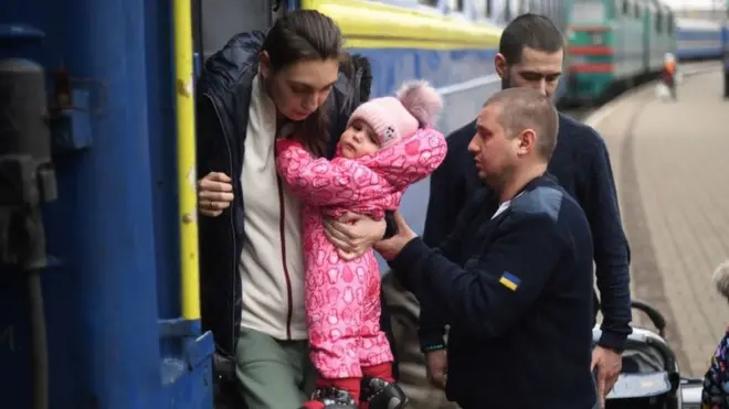 Millones de personas han huido de las ciudades bajo ataque.