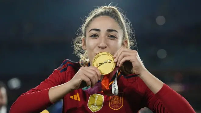 Olga Carmona celebrates for Spain