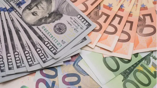 Заробітчани переказали в Україну рекордні $16 млрд за рік