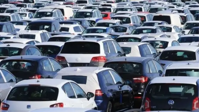 SMMT说，这是由于消费者信心"高涨"，低利率等多种因素驱动的。