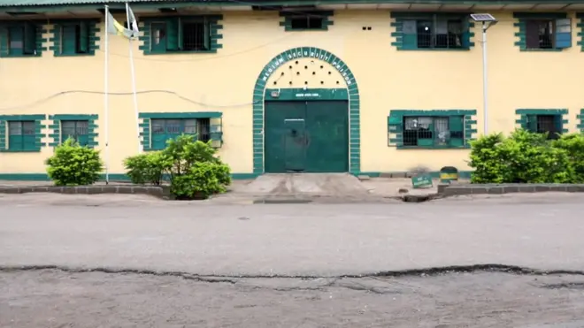 Prisoners, including those for dis Medium security prison for Kirikiri, Lagos, dey get chance to do handwork when dem dey inside.