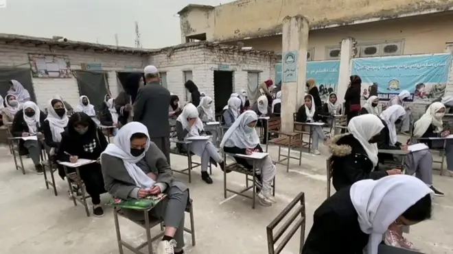 په پښتونخوا کې ښوونځیو ته د شاملېدونکو افغان نجونو شمېر د تېر کال پرتله ډېر شوی دی.