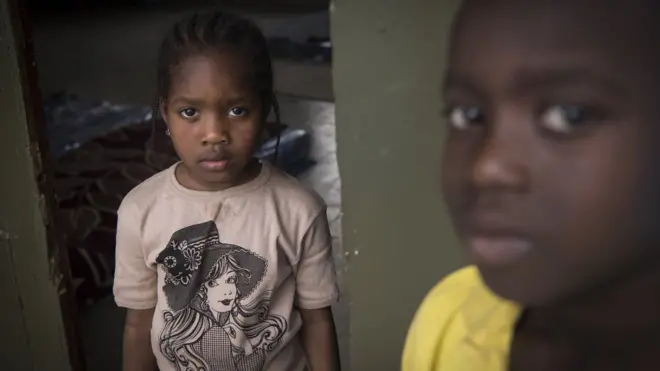 طفلتان سودانيتان في مركز إيواء في ليبيا - أبريل/نيسان 2019