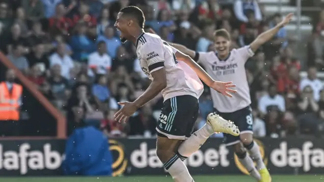 William Saliba as e dey celebrate Arsenal third goal
