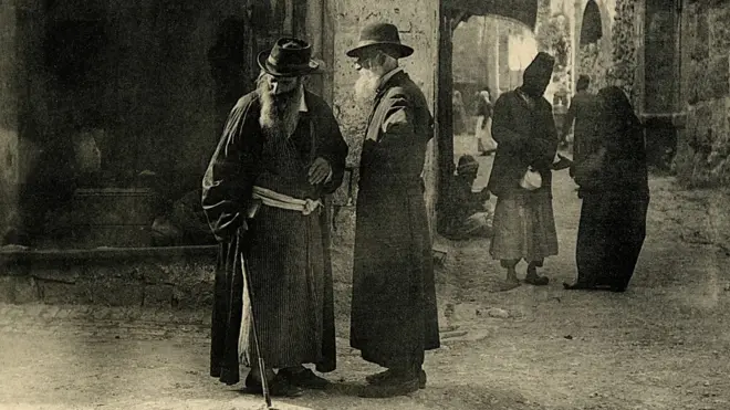 من المرتقب أن تصدر المحكمة العليا الإسرائيلية قرارا بشأن إجلاء 4 عائلات فلسطينية من حي الشيخ جراح في القدس الشرقية.