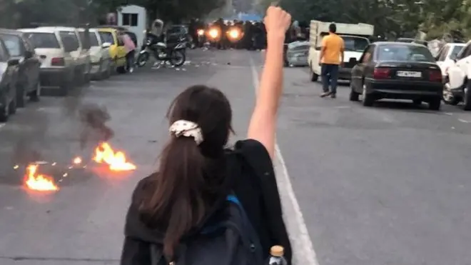 ایرانی خاتون مظاہرین