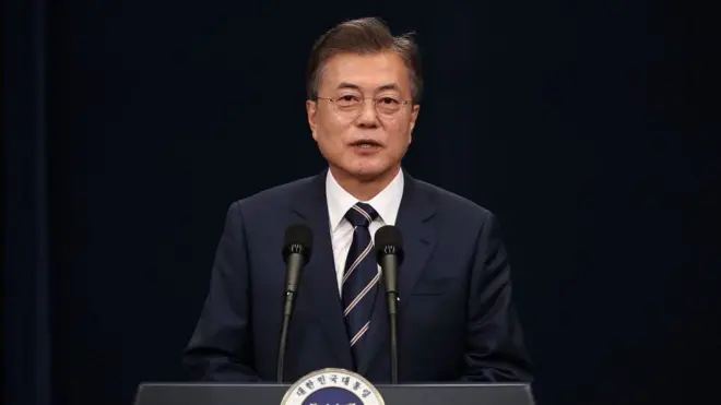 Ông Moon lần đầu đề cập ý tưởng về hội nghị thượng đỉnh ba bên vào tháng trước