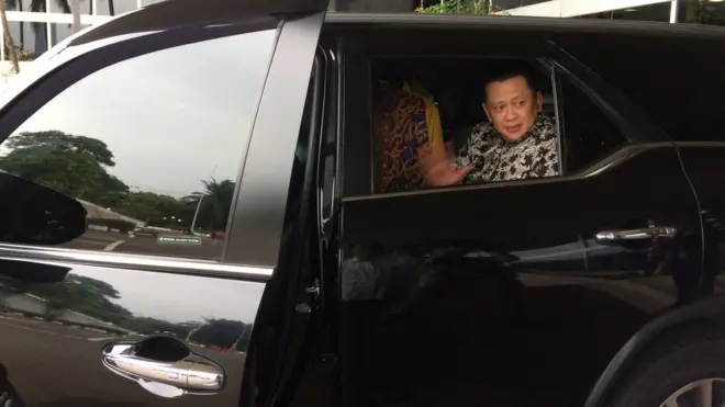 Setelah dilantik menjadi Ketua DPR, Bamsoet menyebut akan mengendarai mobil Toyota Fortuner ke Senayan. Rentang harga mobil itu antara Rp400 juta hingga Rp600 juta