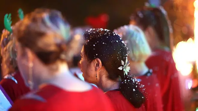 Foto ilustrasi: Paduan suara Natal menyanyikan lagu-lagu pujian di jalan Franklin, Auckland, Selandia Baru, 14 Desember 2016.