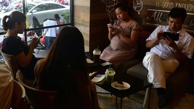 Nghị định 49 được cho là ảnh hướng đến "hàng chục triệu thuê bao cũ lẫn mới"