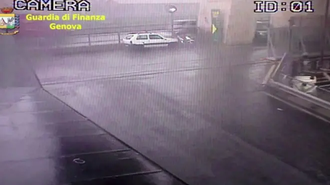 بالفيديو: لحظة انهيار جسر جنوة فى إيطاليا