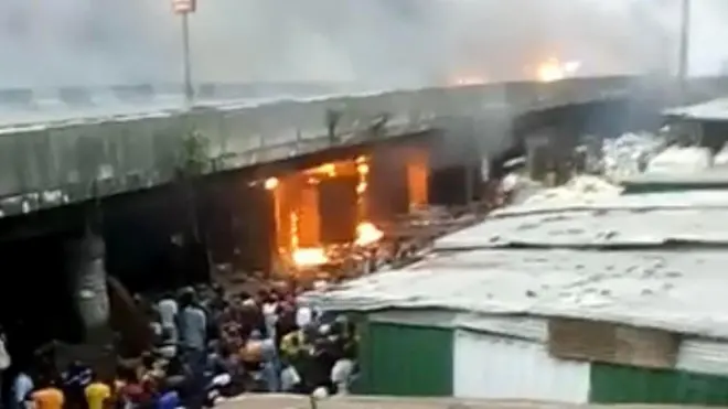 Apongbon bridge: Fire outbreak burn Apongbon market, damage Lagos Eko bridge today