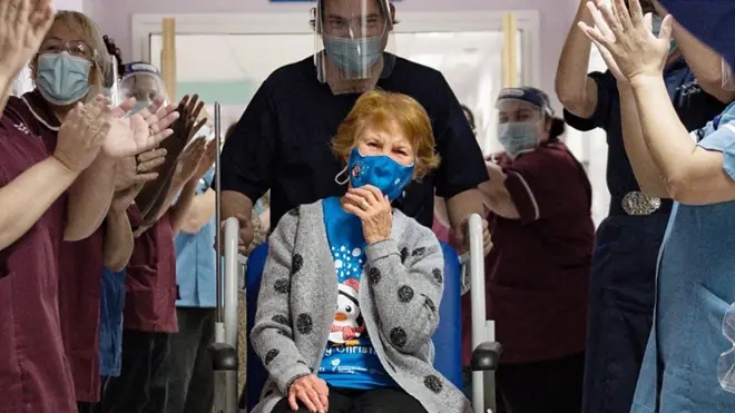 할머니는 그가 첫 화이자/바이오엔테크 백신 접종자가 될 것이라는 소식을 들었을 때 농담이라고 생각했다.