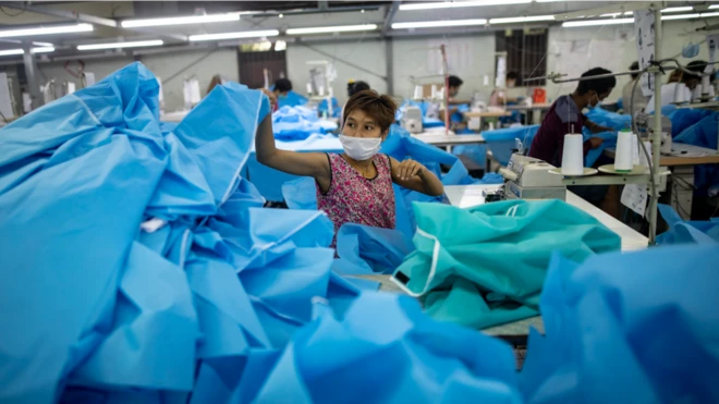 ဧပြီ ၃၀ ရက်နေ့ က ရန်ကုန်ရှိအထည်ချုပ်လုပ်ငန်းခွင် တခု မြင်ကွင်း