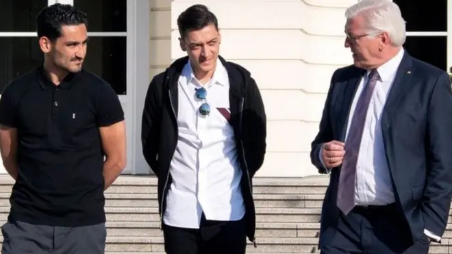 أوزيل وغوندوغان مع رئيس ألمانيا