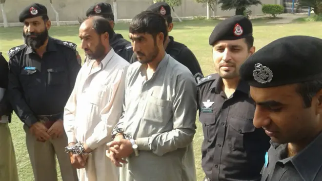 قتل کے مرکزی ملزمان افغانستان فرار ہو گئے ہیں، تاہم ان کے رشتے داروں کو گرفتار کر لیا گیا ہے جو پولیس کے مطابق اس قتل میں براہ راست شامل تھے