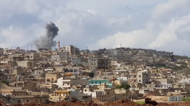 ඇෆ්රින් නගරය ආසන්නයේ දක්නට ඇති දුම්වලා