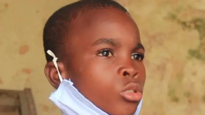 Un enfant nigérian se voit offert un avenir meilleur grâce au chant