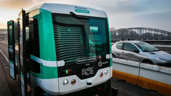 Экспериментальный автобус вмещает до 12 человек