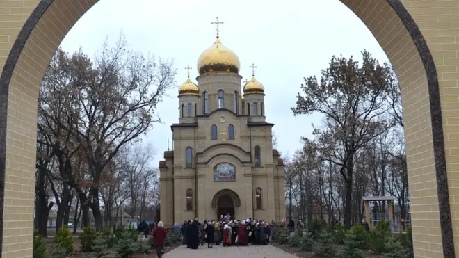 Парафія Української православної церкви Московського патріархату (УПЦ МП) веде служби у храмі з 2014 року