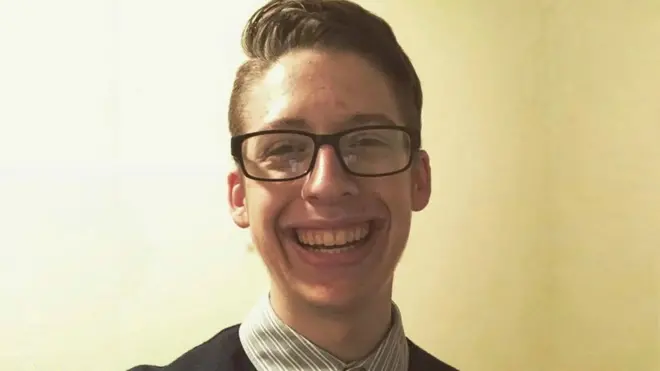 Због поста о вакцинацији и ставова према својој мајци добио је много негативних коментара