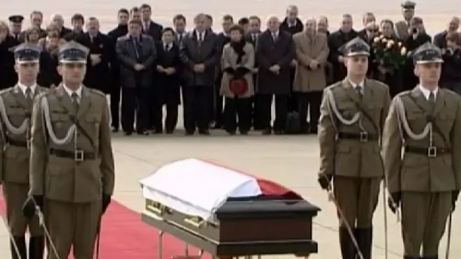 Гроб с телом Леха Качиньского