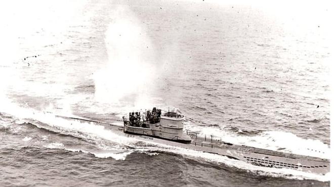El submarino alemán U 966 Gut Holz bajo ataque en noviembre de 1943 frente a la localidad gallega de de Estaca de Bares, en el noroeste de España.