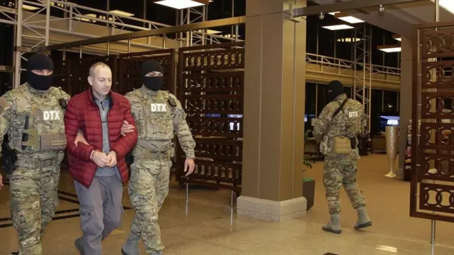 Aleksandr Lapşin 2011-ci ildə Qarabağa səfər etdikdən sonra, Azərbaycan Xarici İşlər Nazirliyi tərəfindən 2013-ci ildə dərc edilmiş arzuolunmaz şəxslərin siyahısına daxil edilib