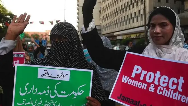 रेप और गालियां