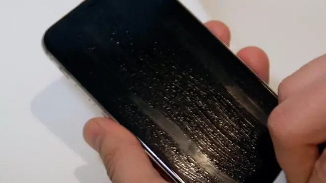 Телефон можно мыть обычным мылом.