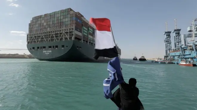 سفن محملة بالحاويات مرت يوم الثلاثاء بالإسماعيلية التي تقع على الضفة الغربية من القناة