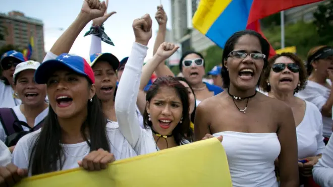 Протестующие убеждены, что именно политика Николаса Мадуро привела к экономическому кризису