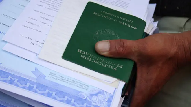 Хорижий паспортларни тадбиқ қилишдан мақсад, хусусан, "қоғозбозлик ва порахўрликка чек қўйиш"дир.