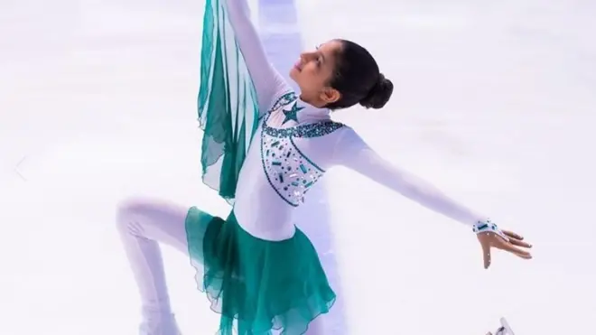 پاکستان کے علاقے ہنزہ میں فِگر آئس سکیٹنگ کرتی ملاک فیصل سے ایک ملاقات