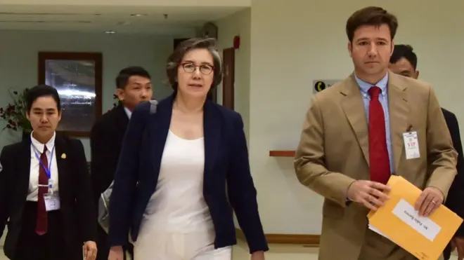 မစ္စလီကို ဆန္ဒ ပြကြမယ့် သူတွေလည်း ရှိနေ