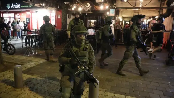 شارك نحو ألف عنصر من عناصر الأمن في مطاردة الشخص المسلح