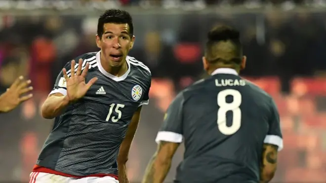 Víctor Cáceres marcó el segundo gol para Paraguay, con un certero remate que dejó sin posibilidades al portero rival.