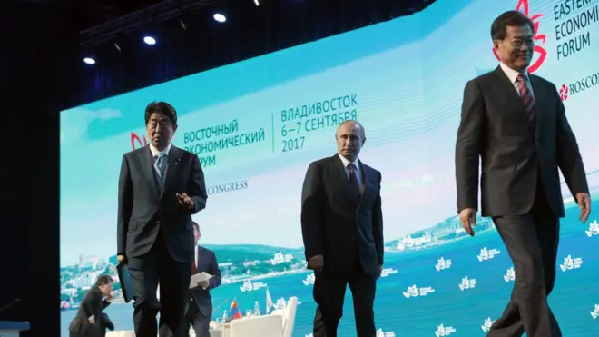 Синдзо Абэ и Мун Чже Ин приехали в гости к Владимиру Путину. А Си Цзиньпин не приехал...