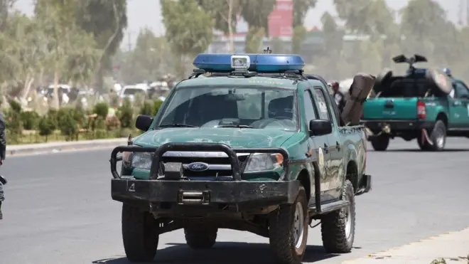 چارواکي وایي په دې پېښه کې ښکېل پولیس افسران یې نیولي دي