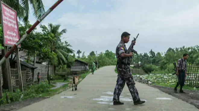 ရခိုင်ပြည်နယ်မြောက်ပိုင်း မောင်တော၊ ဘူသီးတောင် မြို့နယ်တွေက အခြေအနေနဲ့ ပတ်သက်ပြီး ဘီဘီစီ သတင်းထောက် ကိုခိုင်မြတ်ကျော်ကို မေးမြန်းထားပါတယ်။