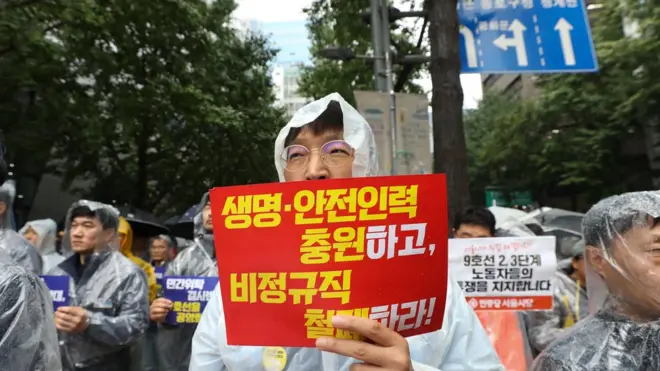 서울지하철 9호선 38개역 가운데 13개역을 운영하는 '9호선 운영부문' 노조는 7일부터 사흘 간 파업에 들어갔다