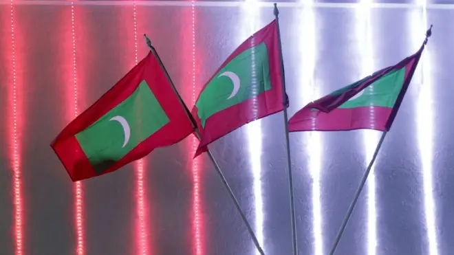 માલદિવના ત્રણ ધ્વજ