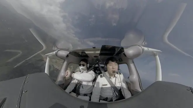 코로나 현실을 딛고 하늘을 꿈꾸는 조종사 훈련생 이야기