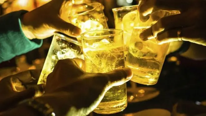 Tổ Chức Y Tế Thế Giới năm 2014 ra báo cáo nói rằng việc uống bia rượu có thể làm tăng nguy cơ trầm cảm và lo lắng, xơ gan, viêm tụy, tự vẫn, bạo lực và thương tật vì tai nạn.