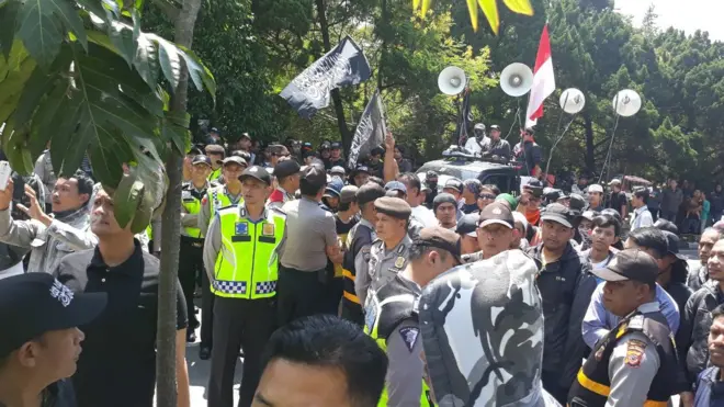 Pembubaran Ahmadyah di Bandung