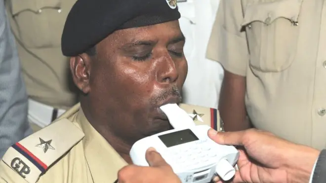 ગુજરાત પોલીસના જવાનોને તણાવના કારણે એસિડીટી, મધુપ્રમેહ, હાઈ બ્લડ પ્રેશર, અપચો, અકારણ ગુસ્સો, અનિદ્રા જેવી સમસ્યાઓ જોવા મળે છે