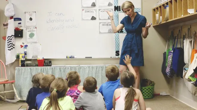 A professora Carri Hicks, que ensina matemática e ciências para alunos do quarto ano do ensino fundamental, concorre a uma cadeira no Senado estadualeuro win é confiávelOklahoma