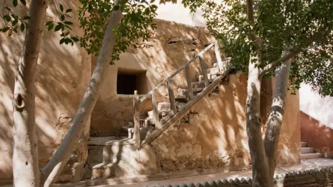 ቅድሚ ሰለስተ ዓመት ጳጳስ ኤፒፋፊኒየስ ቅዱስ ማካርየስ ኣብ ዝተባህለ ገዳም ተቐቲሎም