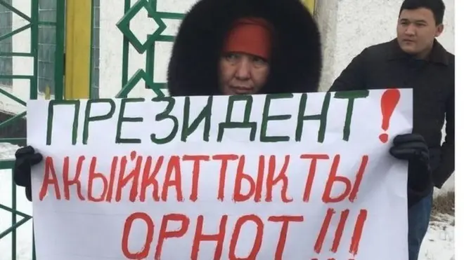 Жогорку Кеңештеги айрым депутаттар оппозициядагы саясатчыларга чыккан сот өкүмдөрү кайрадан каралуусу зарыл деп жатышат